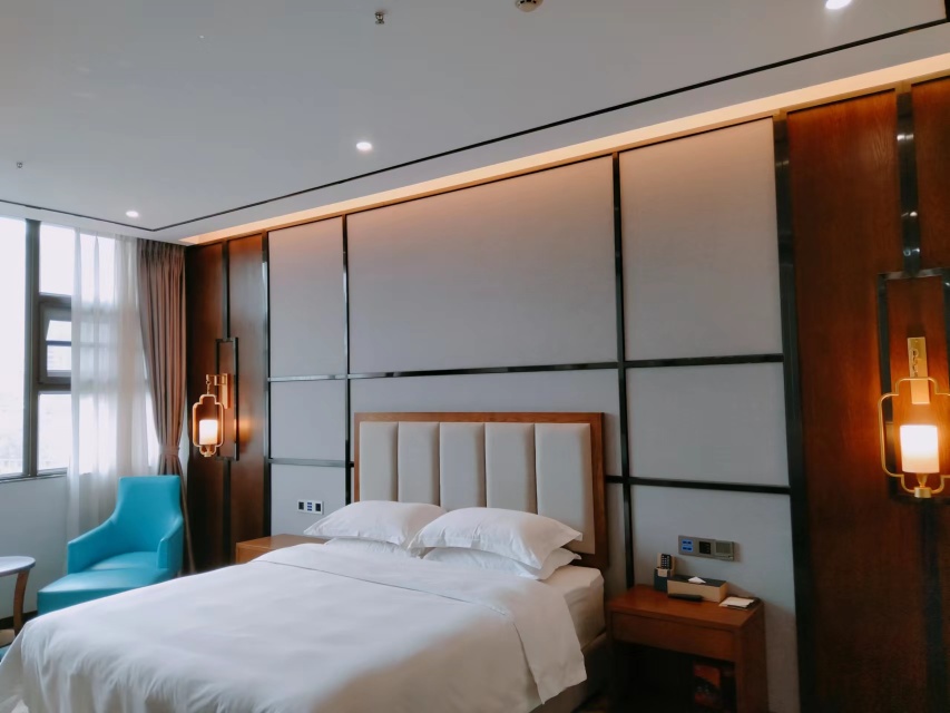 BUND HOTEL Over view