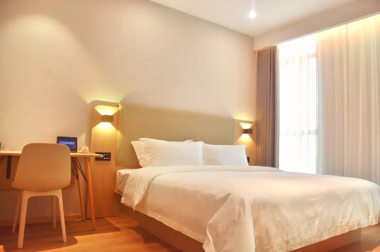 华派酒店(隆鑫中央大街店)