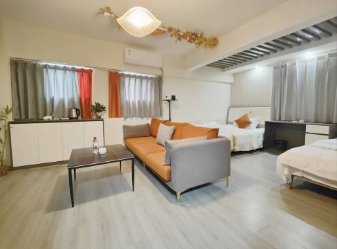 蓝悦居浪浪山民宿(汽车主题公园店)