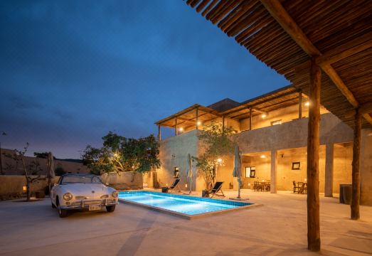 中衞在小湾民宿外景图