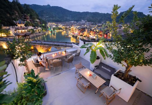 镇远山也河畔villa美学民宿外景图