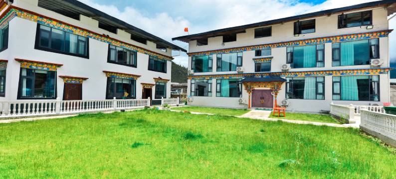 鲁朗缘聚雪山庄园图片