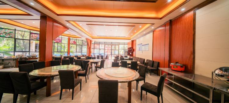 东勇温泉大酒店(湖泉生态园店)图片