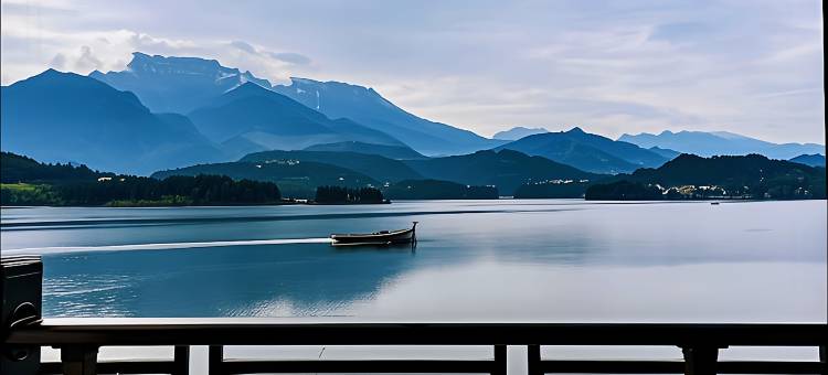 瓦屋山枕湖山居民宿(雅女湖店)图片