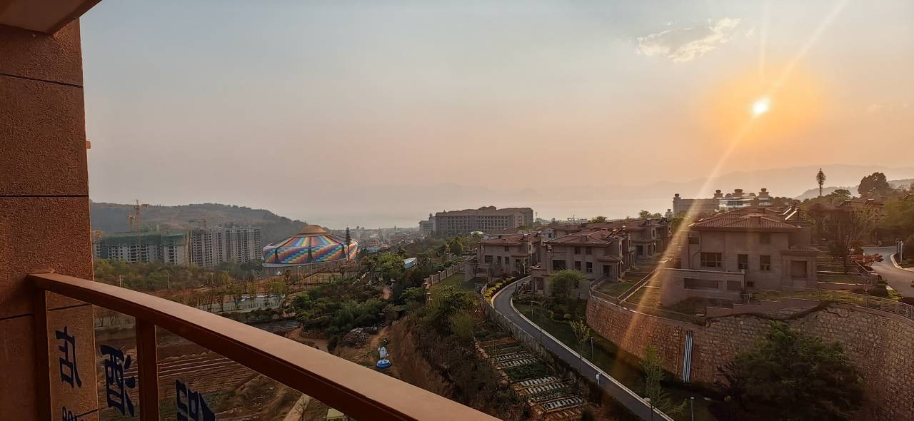 抚仙湖慢雲度假民宿(澄江化石地博物馆欢乐大世界店)图片