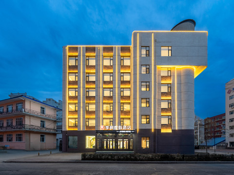 季枫度假酒店(黑河中央商业步行街店)