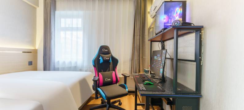 竞族电竞民宿(盘锦火车站店)图片