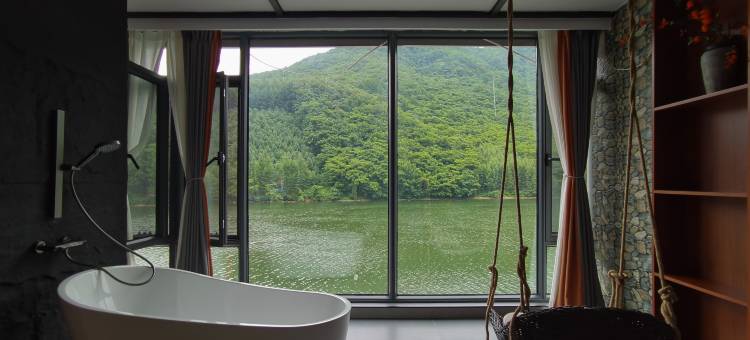 宽甸青山沟府君阁趸船民宿图片