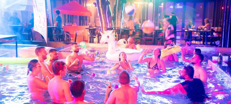Lub d苏梅岛查汶海滩酒店(Lub d Koh Samui Chaweng Beach - Beachfront & Vibrant Social Vibe)图片