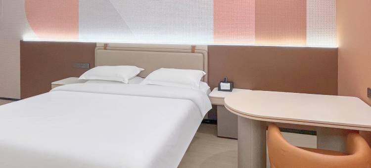 Crystal设计师高空酒店(东海高铁站步行街店)图片