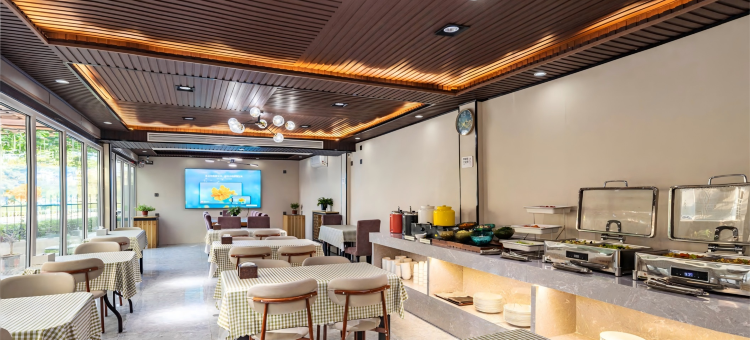 艺龙安云酒店(烟台蓬莱欧乐堡梦幻世界店)图片