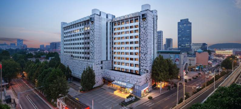 济南千佛山英雄山路亚朵酒店图片