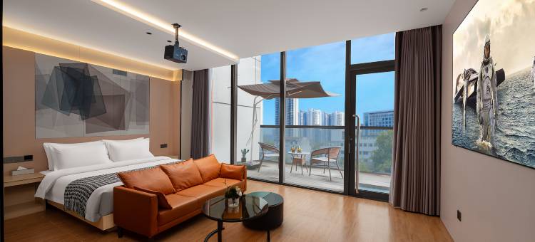 轻鯊酒店(镇江红豆广场江苏大学店)图片