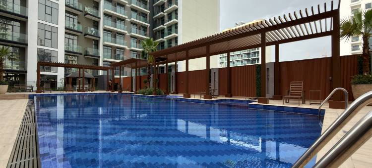Westview Garden Spacious Balcony Room with Pool Gym Access in JVC图片