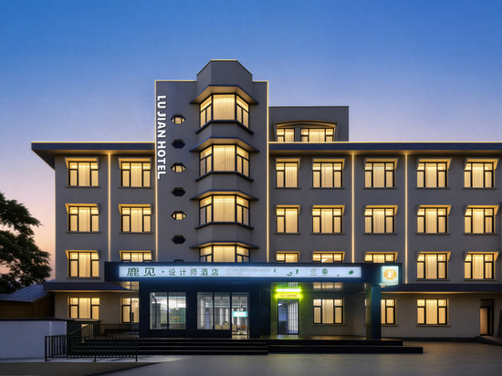 鹿见·设计师(青岛李村商业街君峰路地铁站店)