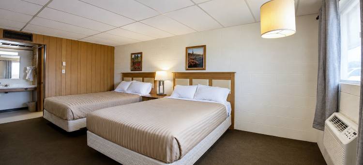 First Inn by OYO Quinter Hwy 70图片