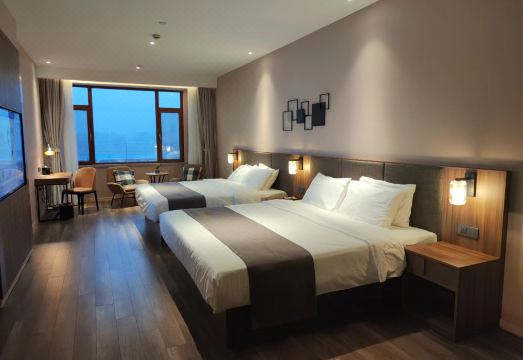 Homeinn Plus Hotel (Laizhou Guangzhou West Street) Hotel Overview