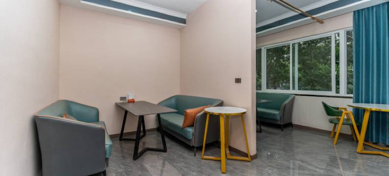 蓝天酒店(大竹中学本部煌歌广场店)图片