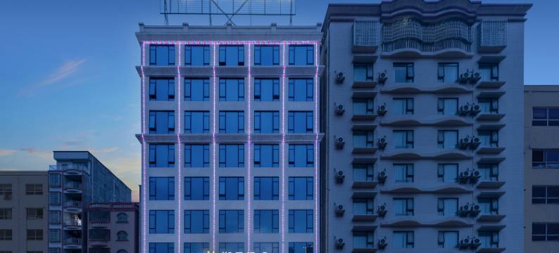 潮曼酒店(化州平定店)图片