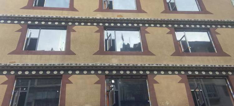 雅江雅岸居酒店图片