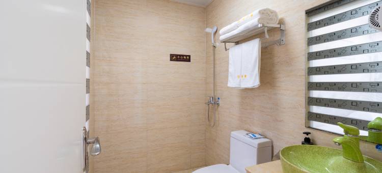 优途轻居酒店(荣成高铁站店)图片