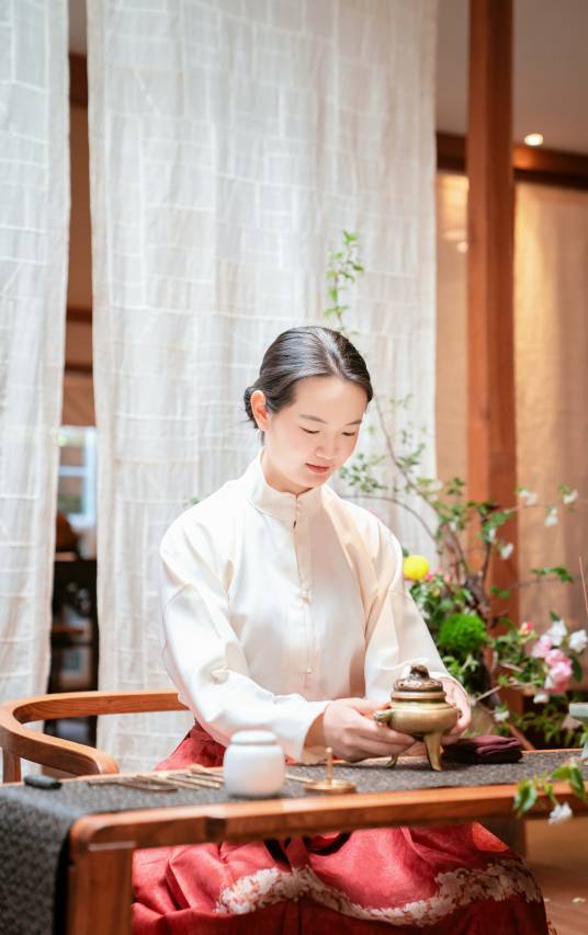 雲亼·曙光里图片