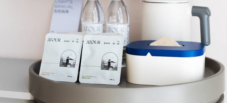 重庆解放碑较场口地铁站轻居酒店图片