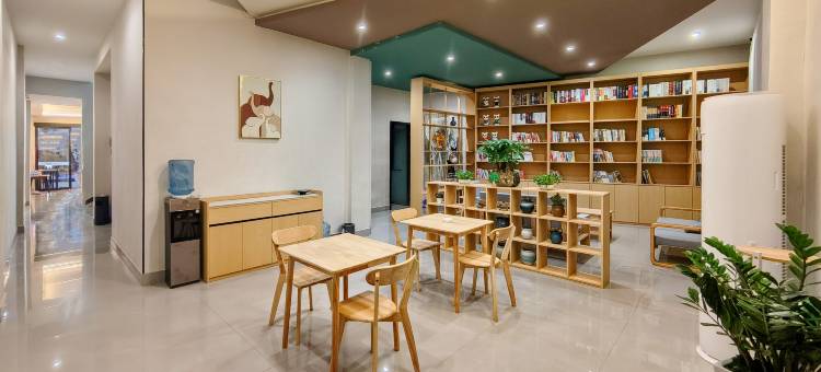 荔波•橙暖│ LightLuxury•SMART舒适智能美学酒店(民生路美食街店)图片