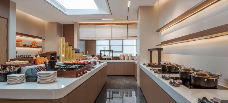 库车步行街五一南路亚朵酒店图片