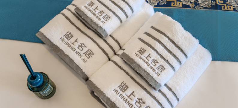 湖上名居酒店图片