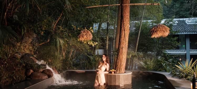 洞天府邸·双龙洞竹筏溯溪私汤度假酒店图片