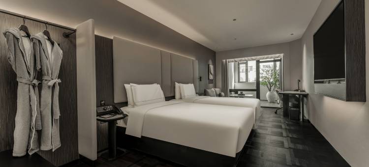 哈尔滨中央大街松花江亚朵酒店图片