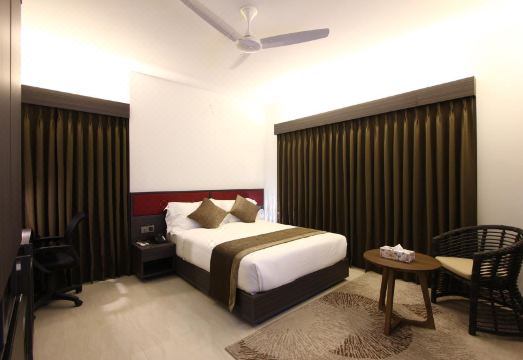 Spring Hill Hotel and Apartment Hotel Overview