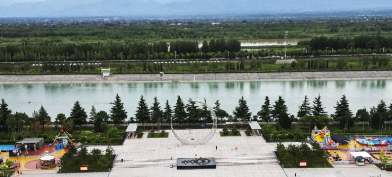 棠樾湖畔酒店(咸阳杨凌南站店)图片