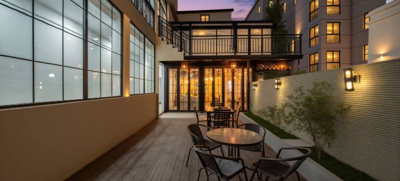 上海半月里国际青年旅社(陆家嘴浦东南路地铁站店)图片