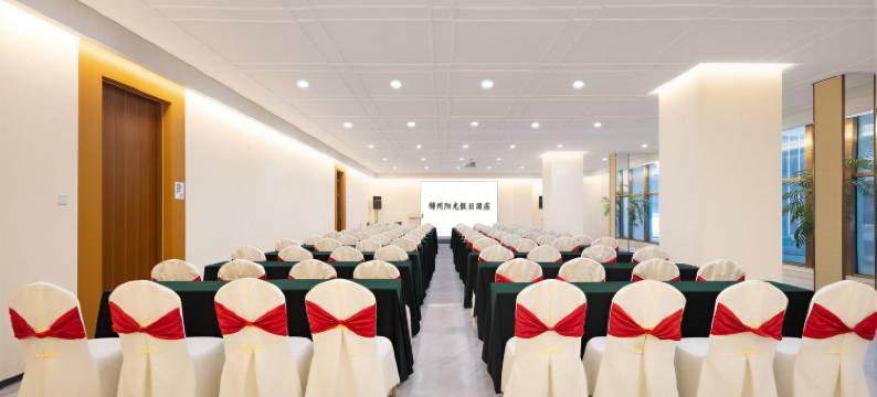 锦州阳光假日酒店(中央大街凌河夜市店)图片