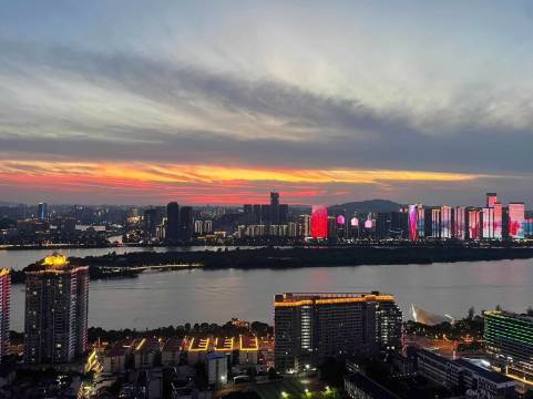 长沙五一广场培元桥地铁站江景亚朵S酒店图片