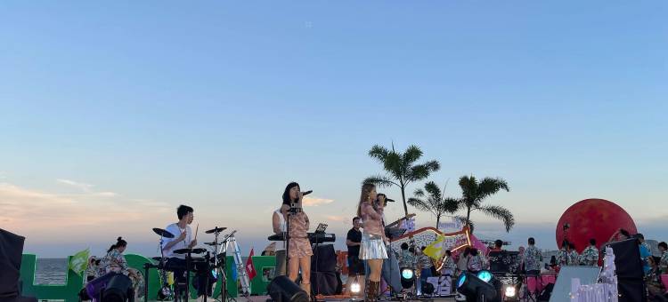 幸福湾太空舱轻奢营地海景民宿图片