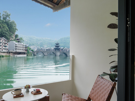 在野·轻奢VI LLA设计师美宿(镇远古城祝圣桥店)