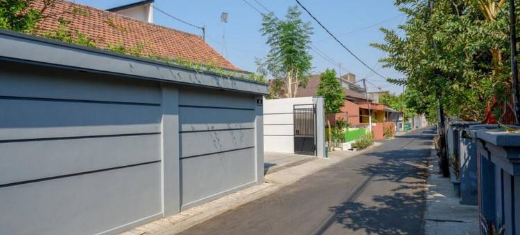 红多兹Kudus City城市广场家庭旅馆 2(RedDoorz near Alun Alun Kudus 2)图片
