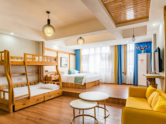 花筑·张家界时光语民宿(国家森林公园溪布街店)