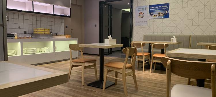 铂曼酒店(通城中星天街店)图片