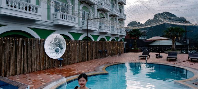 丽莎龙纳匡酒店(在市中心店旁边是南松河——酒吧泳池无限畅游)(Lisha Roungnakhone Hotel)图片