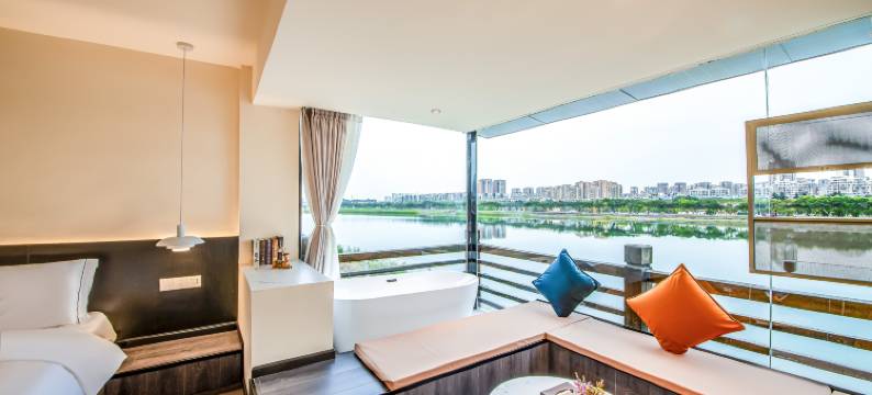 六喜·湖景酒店(广汉北站金雁湖公园店)图片