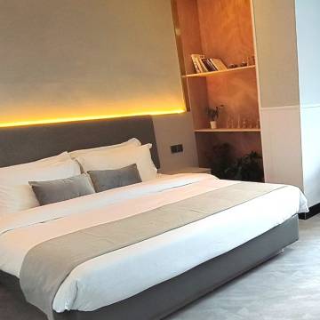 逸漫轻奢公馆(惠州经济学院店)