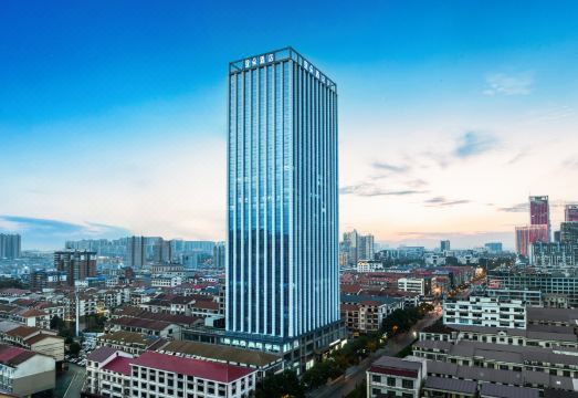 长沙星沙经济开发区三一路亚朵酒店外景图