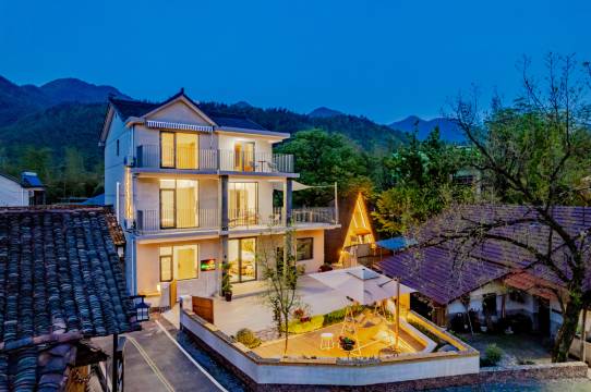 月亮湾时光向日葵民宿