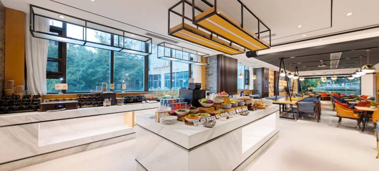 重庆解放碑八一广场亚朵酒店图片