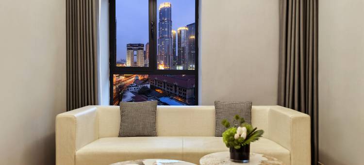 西港假日酒店(省人民医院黄雁村地铁站店)图片