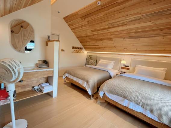 隐山·三十三度假民宿(白哈巴景区店)图片